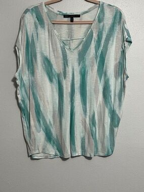White House Black Market green/gray/white pattern top size large